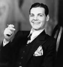 Men's undercut hair is making a comeback thanks to the retro vibe of tv shows like mad men and boardwalk empire. 1920s Mens Hairstyles 1920s Slicked Hairstyles The Fashionisto
