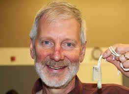 Lady dons a 'beard of bees' at OMSI « East PDX News