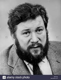He wrote and directed many acclaimed stage plays and led numerous international. Peter Ustinov Schauspieler 1972 Stockfotografie Alamy
