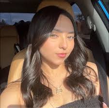 Applebee's Grill + Bar has a new $5 tipsy reindeer margarita and their  sleigh bell sips 🦌🎅🏻 there's also a new non alcoholic cranberry lime  mocktail ✨🎄 tag a friend who needs