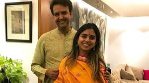 Isha Ambani's orange kurta from this rarely seen picture is ideal for your  pre-wedding puja | VOGUE India