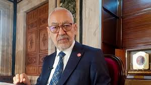 منع الجيش التونسي رئيس البرلمان راشد الغنوشي ونائبه الأول وقياديين من حزب حركة النهضة، من دخول البرلمان فجر اليوم الإثنين، بعد قرار الرئيس قيس سعيد. Mb5a5nh Mogyxm
