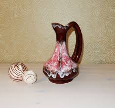 Vallauris France 1960 Pichet Vase Avec Anse Marron Avec Coulures Rose Et Blanc Ceramique Emaillee Artisanat Francais Par Frenchv Vintage Decor Etsy Vintage