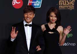 Mundurnya Song Ji Hyo dan Jong Kook dari Running Man Tuai Pro-Kontra :  Okezone Celebrity