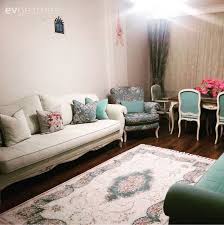 Salonda yemek masası nereye konmalıdır? Turkuaz Yesile Zarif Mobilyalarin Eslik Ettigi Keyifli Bir Ev Ev Gezmesi