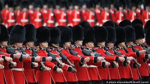 Queen leaves following birthday parade. Trooping The Colour The Same Procedure As Every Year Alle Multimedialen Inhalte Der Deutschen Welle Dw 08 06 2019