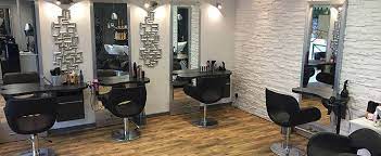 Notre équipe définit les différents espaces, vous conseille sur le choix du mobilier et de la décoration. Amenagement D Un Salon De Coiffure Renovation Interieure De Maison Et Appartement Sur Lyon Batirenove