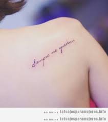 Tatuajes Hombro Mujer Frases En Espanol Tatuajes Si quieres ser amado, ama tu. tatuajes