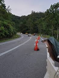 Ketua polis daerah tapah superintendan wan azharuddin wan. Mrkumai Blogspot Com Jalan Ke Cameron Highlands Melalui Simpang Pulai Ditutup