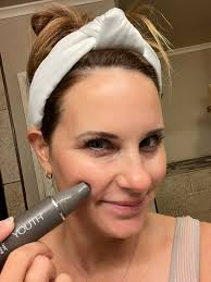 Looking for something that'll 𝒓𝒆𝒍𝒂𝒙 those facial wrinkles?! These  Ageless Sculpting Wands harness the same powerful peptide jellyfish use to  relax their pray. 🪼 And 𝒕𝒉𝒊𝒔 𝒎𝒐𝒓𝒏𝒊𝒏𝒈, they're going to featured  on