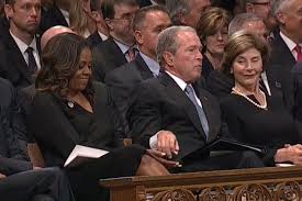 Résultat de recherche d'images pour "president bush holding hands with saudi king"