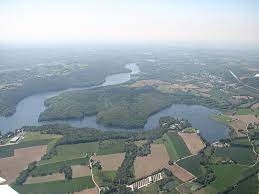 On 1 january 2017, the former commune was merged into the new commune guerlédan.2. Lake Guerledan Wikipedia