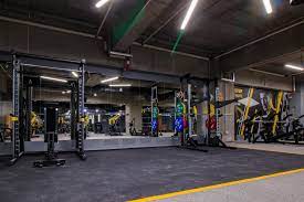 Sala de fitness de 400 mp pune la dispozitia membrilor sai o gama larga de aparate de ultima generatie: FacilitÄƒÈ›i Drumul Taberei 700 Fit Club