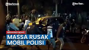 Atas jga kurang tau siapa , semua file video yang berada di nosensor.icu adalah video dari sumber lain. Video Massa Rusak Mobil Polisi Di Kawasan Gedung Dprd Jabar Youtube