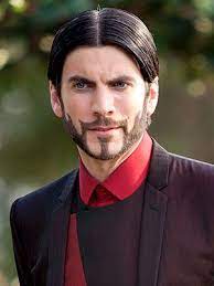 Why Wes Bentley S Hunger Games Beard Drew Stares Off Set Hunger Games Humor Hunger Games Beard Hunger Games Memes