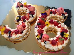 Coller Le Premier Biscuit Chiffre Sur Votre Plat De Idee Gateau Cake Aux Fruits Recette Gateau Fruit