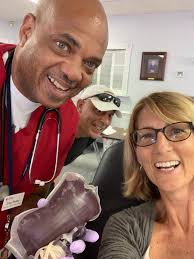 It was a memorable day for Emma Cooke who not only passed her driving test  but celebrated by giving her 1st blood donation at our Kilkenny Clinic.  Congratulations