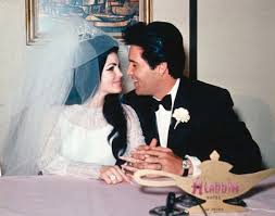 Elvis Presley 20 Essential Songs Elvis Wedding Elvis And Priscilla Elvis Presley Photos
