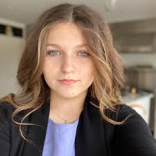 Gina Grote's Instagram, Twitter & Facebook