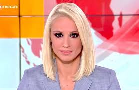 Ο ντέμης νικολαΐδης και η . O Ntemhs Nikolaidhs Bghke Gia Faghto Me Thn Katerina Panagopoyloy