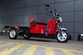 Motor roda tiga ini dibilang mempunyai keunggulan berupa grip roda depan yang lebih besar karena ada dua roda di depan. Adu Konsep Modifikasi Motor Roda Tiga Listrik Gelis Indonesia Modification Expo