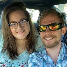 Wendy Thrailkill's Instagram, Twitter & Facebook