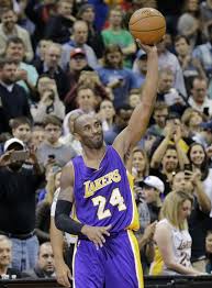 Kobe Passes Jordan On All Time Scoring List Associated Press Dec 14 2014 Los Angeles Lakers Guard Kobe Bryant 24 Holds Up In 2020 Kobe Kobe Bryant Kobe Bryant 24