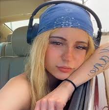 Linda Delao's Instagram, Twitter & Facebook