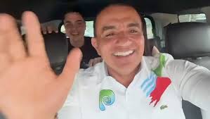 Actitud y buena vibra para un domingo de empanadas 😎🤤, ¡Los esperamos en  Alhajuela!