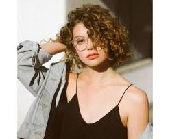 Even if they are a little coarse or unruly, there is a way for every type of curl to. 61 Stunning Short Curly Hairstyles For Women 2021
