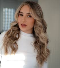 Oh we're just day dreaming about this blonde…wyd📞 Want this to be your  next inspo picture for your hair, fill out of jotform and book with  us!❤️‍🔥 @whitz.ends #CTHair #CTHairstylist #WestHartfordHair  #WestHartfordHairstylist #