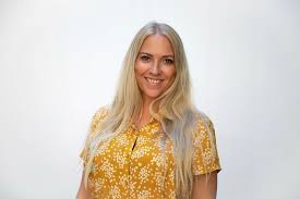 Hun er utdannet sykepleier fra høgskolen i tromsø, har master i helsefag og doktorgrad i helsevitenskap. Gratulerer Med Dagen