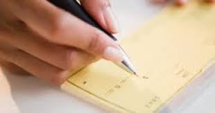 لأصحاب المعاملات المالية مدى خطورة الشيك و إيصال الأمانة على التج ار والمستثمرين الم شرع صنفها ضمن الأوراق التجارية القابلة للتداول واشترط على إيصال الأمانة أن يكون بين 3 أطراف وخبير يكشف الحيل اليوم