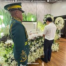 🕊️Coco Martin naging emosyonal sa pagdalaw sa unang gabi ng burol ng  tinuturing niyang nanay sa showbiz na si Ms. Nora Aunor 😢💔 #NoraAunor  #CocoMartin #JuliaMontes