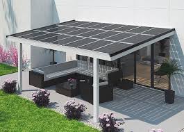 Ein Solardach Fur Die Terrasse Ist Schattenspender Wetterschutz Und Energieproduzent In Einem Foto Uberdachung Terrasse Terrassendach Terrassenuberdachung