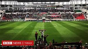 • sakaryaspor logosu, isimde yer alan s harflerinin sembolize edilmesiyle oluşturulmuştur. Amedspor Sakaryaspor Maci Sonrasi Karsilikli Suclamalar Bbc News Turkce
