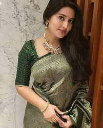 Saree enhances the real women in women. Actress Sneha Is Diwali Ready In An Emerald Green Kanchipuram Saree