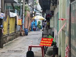 Ngày 26/5, họ có biểu hiện đau họng, ho, mất khứu giác nên đến bệnh viện khám thì được cách ly, lấy mẫu xét nghiệm. Yogbdspu0geynm
