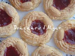 Galettes A La Pate Sablee Et Aux Amandes Douceurs D Alger Alimentation Gateau Sec Et Galette