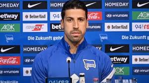 Bundesliga, serie a, mls, fa cup and more no details were released on the length of the central midfielder's contract, who won the world. Khedira Lascia Il Calcio L Annuncio Ufficiale Dell Hertha Berlino