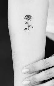 Tattoo Rose Klein Unterarm 57 Ideas Small Rose Tattoo Rose Tattoos For Women Black Rose Tattoos