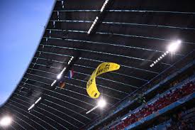 L'ulm de greenpeace voulait seulement survoler le stade. J1q8gmbqkknwrm