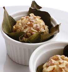 Tritate la carne cotta, dopo aver eliminato pellicine e nervetti. Polpettine Di Pane Senza Carne Ne Uova Cotte Nelle Foglie Di Limone Uovo Cotto Ricette Limone