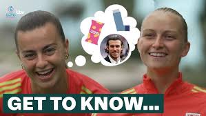Get To Know Wales's WEURO2025 Squad 🏴󠁧󠁢󠁷󠁬󠁳󠁿 Elise Hughes & Ella  Powell Face Quickfire Questions 🔥