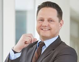 Mobile pathogen analysis for the reduction of broadband antibiotics