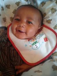 can anyone remove the yellow bib from my son?