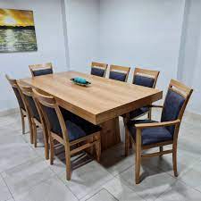 Se ha pasado de las mesas de madera y las sillas a juego, a muebles que son más actuales, incluso con acabados que pueden parecer algo futuristas. Juego De Comedor Para 8 Tapizado Antimanchas