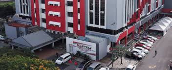 Roziah binti omar dan ketua pegawai eksekutif, ybrs. Kolej Poly Tech Mara Kuantan Mycompass