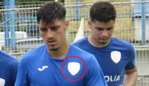 4 titluri de campioană și 3 cupe ale româniei a câștigat petrolul ploiești în istoria sa amical cu tricolorul breaza, primul pentru petrolul. IncÄƒ Un Mare Club Din Romania Are Probleme Cu Marca Foto Au Acoperit Emblema De Pe Tricouri Si Au Schimbat Numele Echipei
