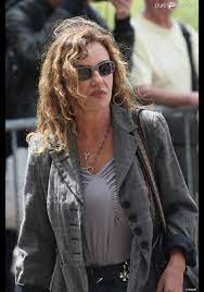 Oyuncu jean poiret ile evlendi. Caroline Cellier Lors Des Obseques De Bernard Giraudeau Le 23 Juillet 2010 En L Eglise Saint Eustache A Paris Purepeople